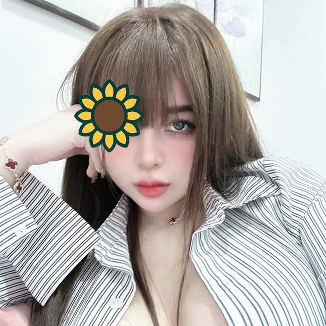 Loan Cẩm - Gái xinh Bình Phước thân hình quyến rũ