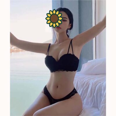 Khánh My - Mỹ nữ Xuân Hương phục vụ chu đáo